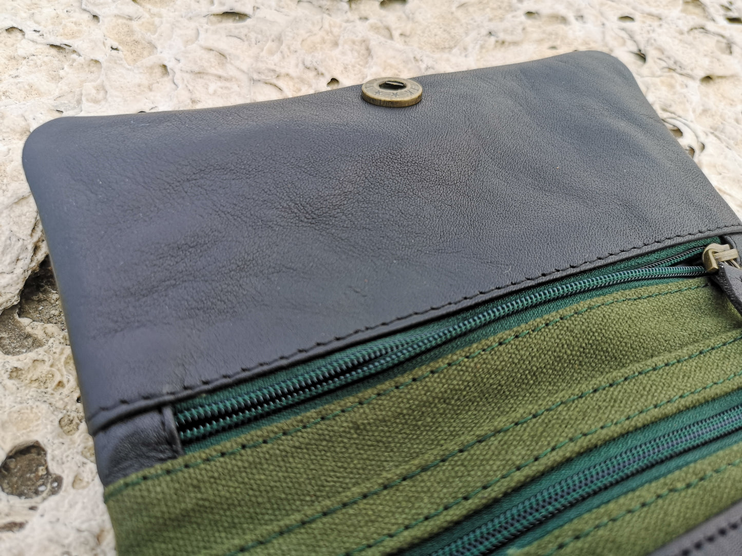 Tobacco Pouch in Leather mod. Berlin black green