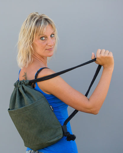 Drawstring Bag in vegan Leather Labyrinth Green