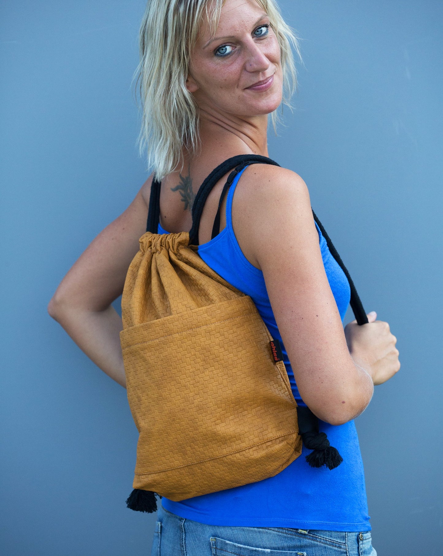 Drawstring Bag in vegan Leather Labyrinth Dark Yellow