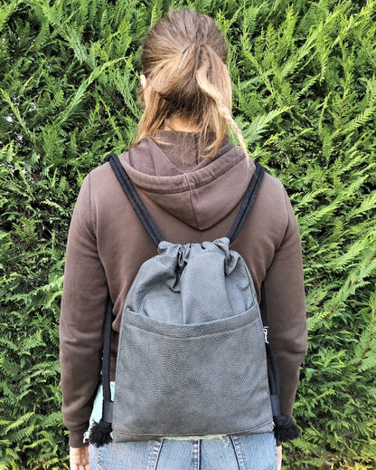 Drawstring Bag in vegan Leather Desert Grey
