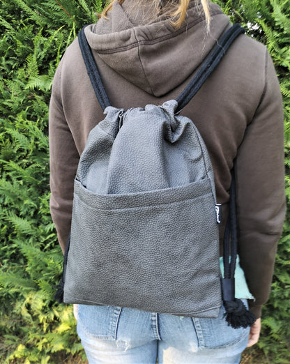 Drawstring Bag in vegan Leather Desert Grey