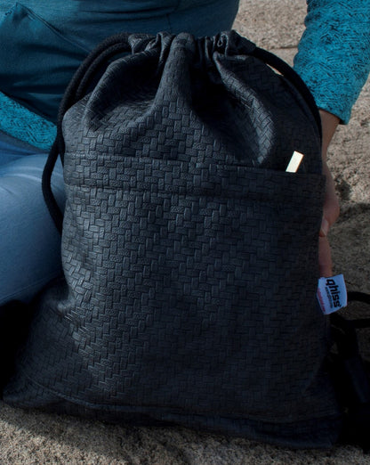Drawstring Bag in vegan Leather Labyrinth Black